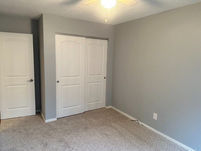 Building Photo - 216 Glasgow Dr