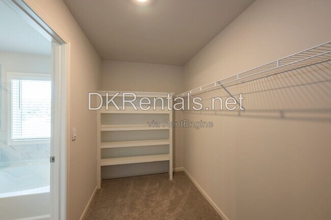 Building Photo - 7095 Evening Dew Dr