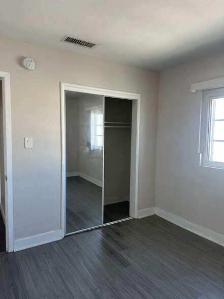 Building Photo - 11801 Hart St