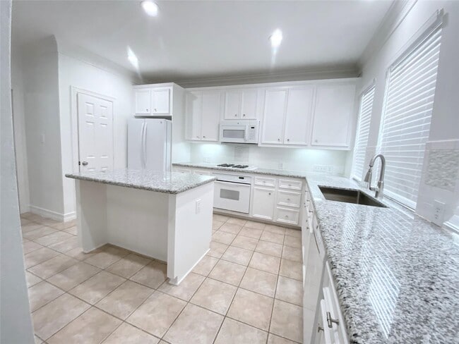 Building Photo - 1405 Prospect St