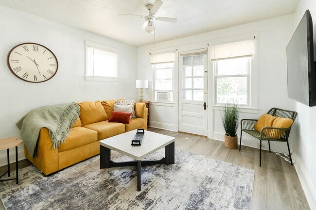 Building Photo - 2240 Murray Hill Rd