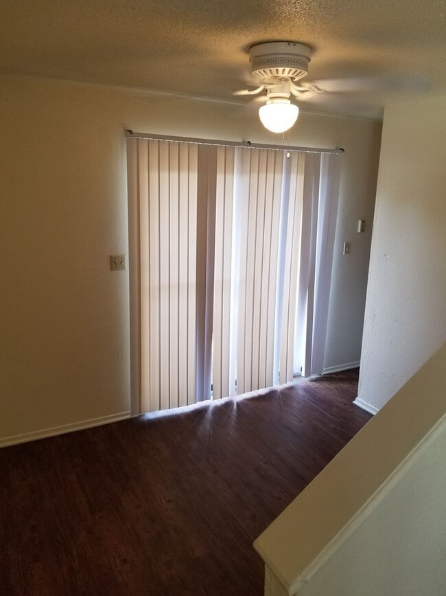 Building Photo - College Station -- 2/1.5 Townhome-Style Fourplex on TAMU Shuttle Route!