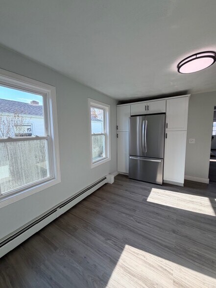 Building Photo - 133 Woodbury St