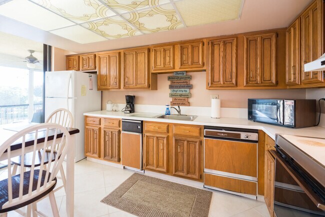 Building Photo - 5188 Woodland Lakes Dr