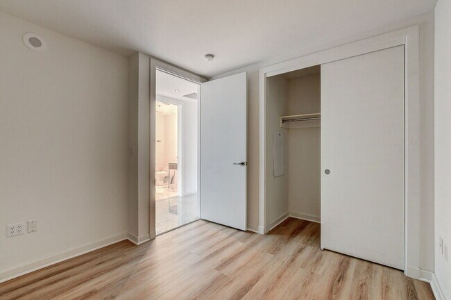 Building Photo - 4471 Dean Martin Dr