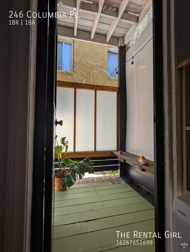 Building Photo - 246 Columbia Pl