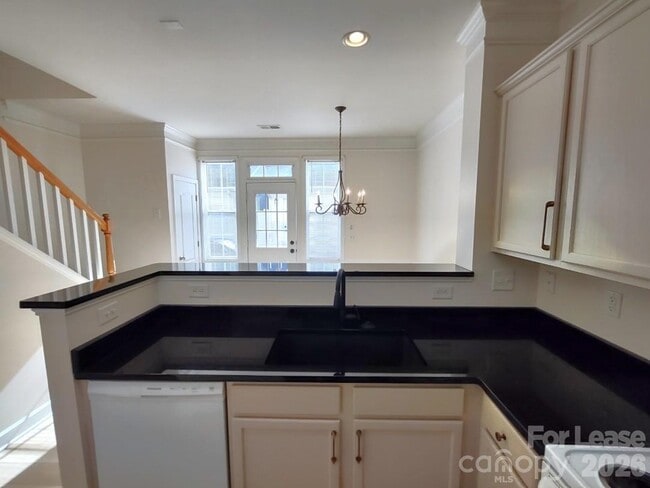 Building Photo - 8606 Beaver Creek Dr