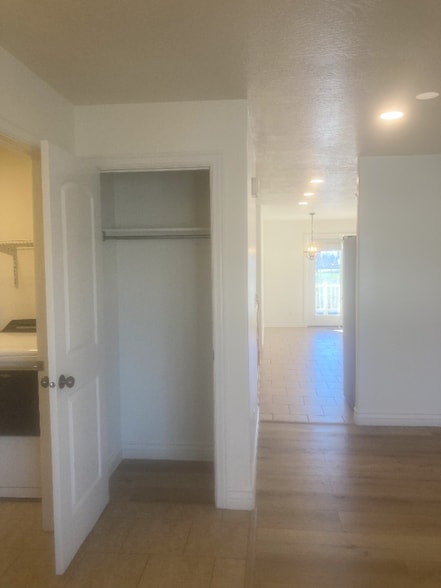 Building Photo - 832 S 925 W