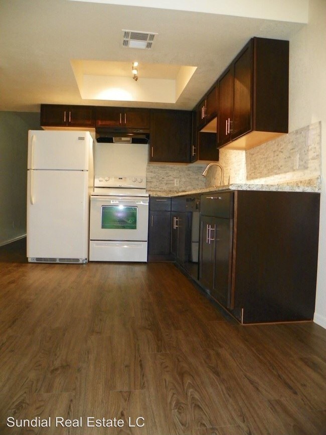 Building Photo - 65-65 N May