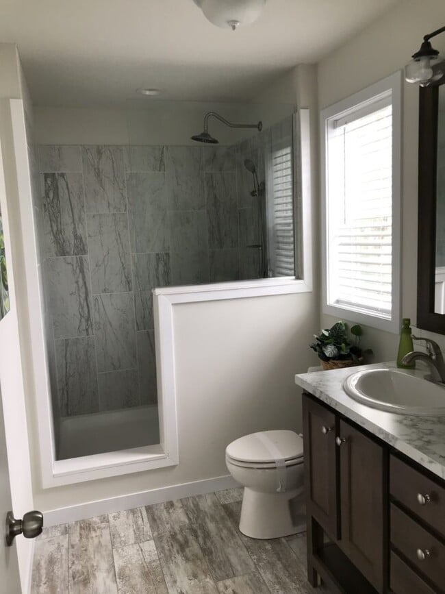 Building Photo - 141 Woodsong Ct SE