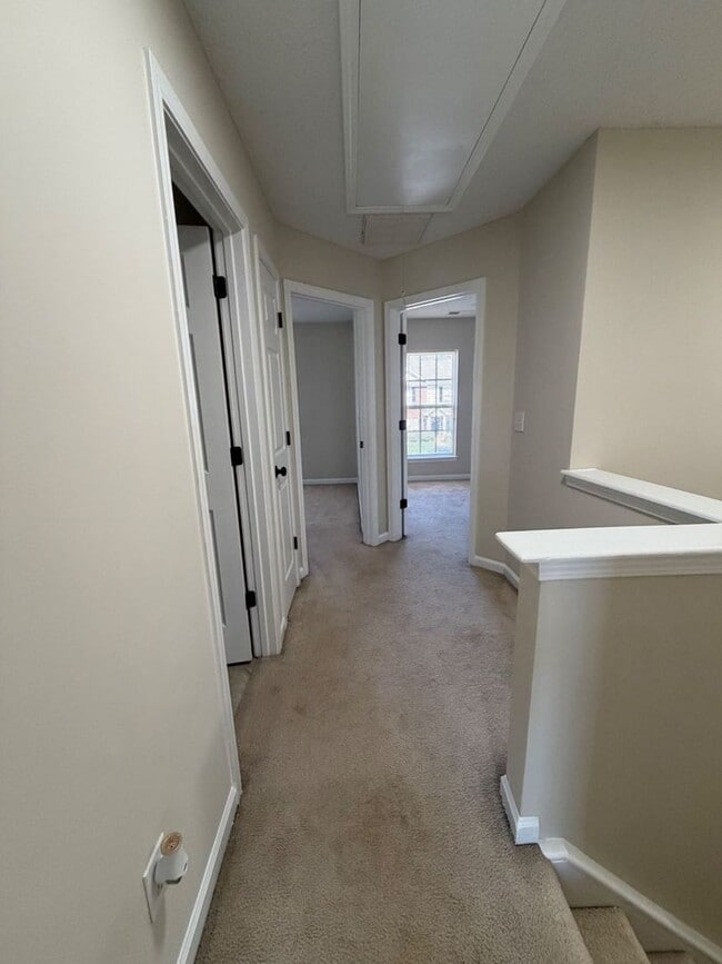 Building Photo - MOVE IN SPECIAL!! $500 OFF FIRST FULL MONTH