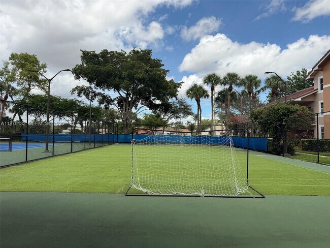 Building Photo - 8781 Wiles Rd