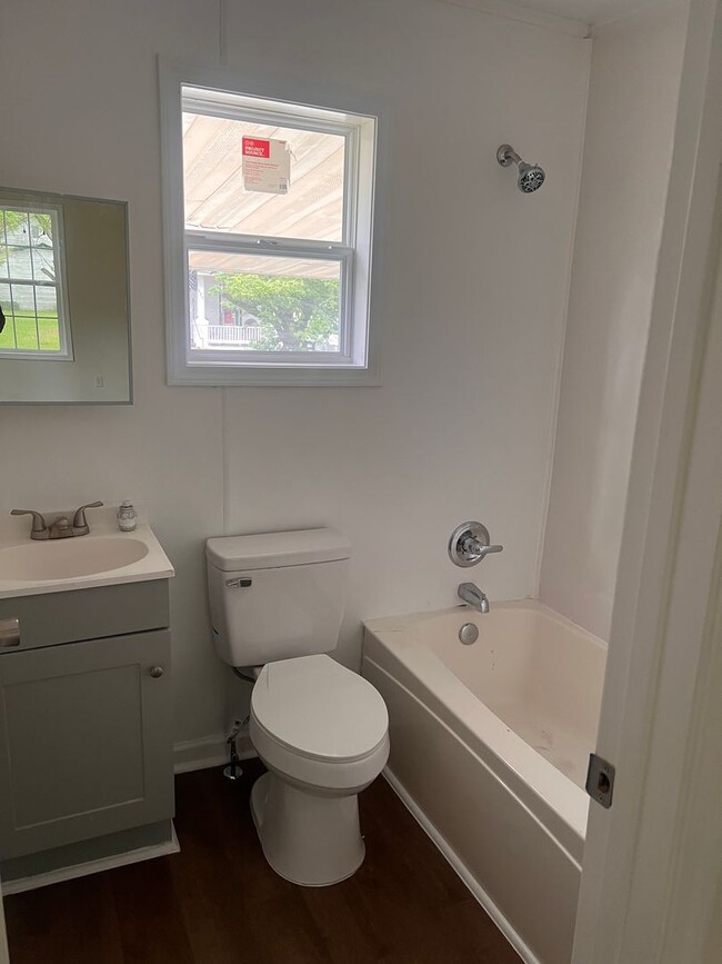 Building Photo - One Bedroom /One Bath House
