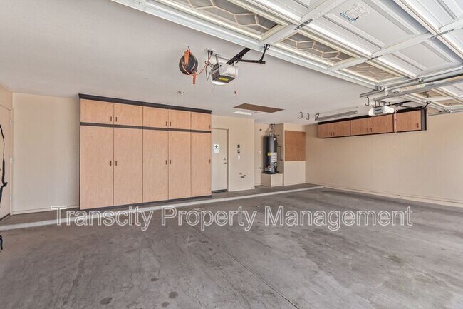 Building Photo - 1028 E Orchid Ln