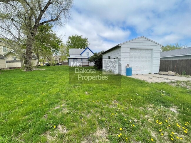 Building Photo - 1016 S Duff- 4 bedroom House