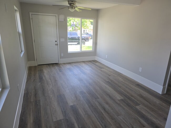 Building Photo - 417 Dove Ave