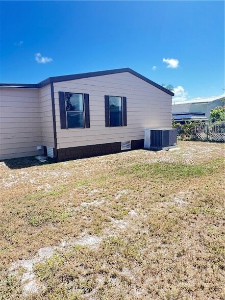 Building Photo - 812 Oleander Cir