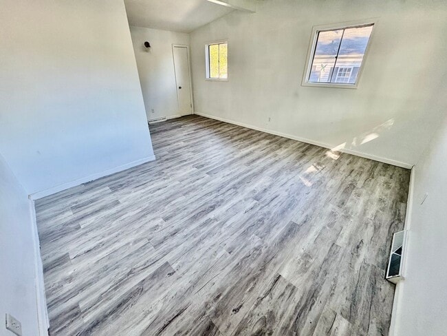 Building Photo - Charming 3-bedroom!
