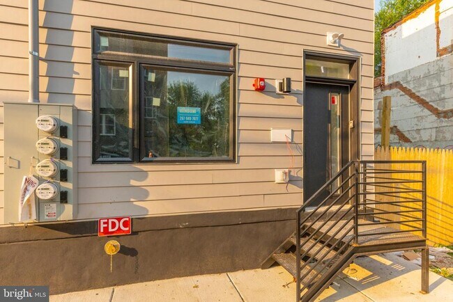Building Photo - 2120 Master St