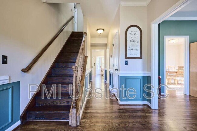 Building Photo - 430 Rosehaven Way