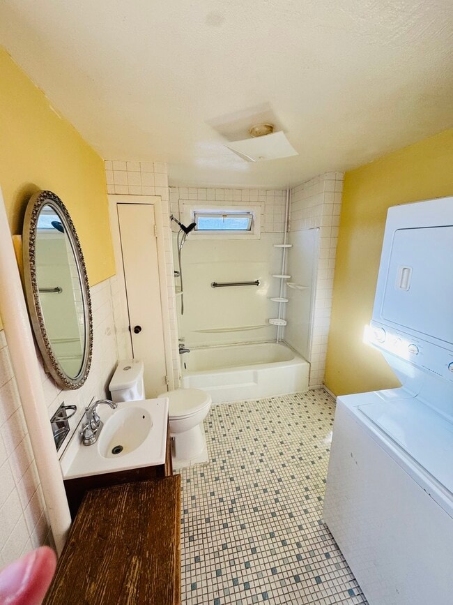 Building Photo - 42160 N 6th Ave