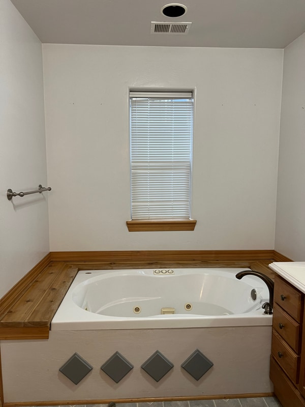 Building Photo - 830 8th St W