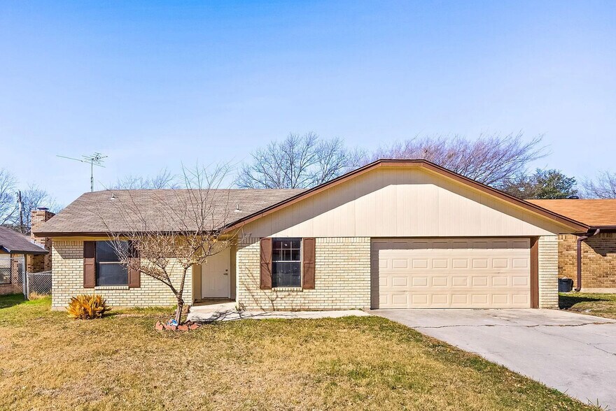 Front - 1907 Moonlight Dr