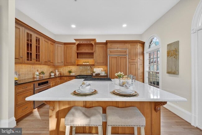 Building Photo - 700 Kahn Pl