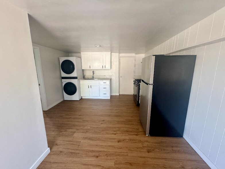 Building Photo - 5557 Ave Juan Bautista