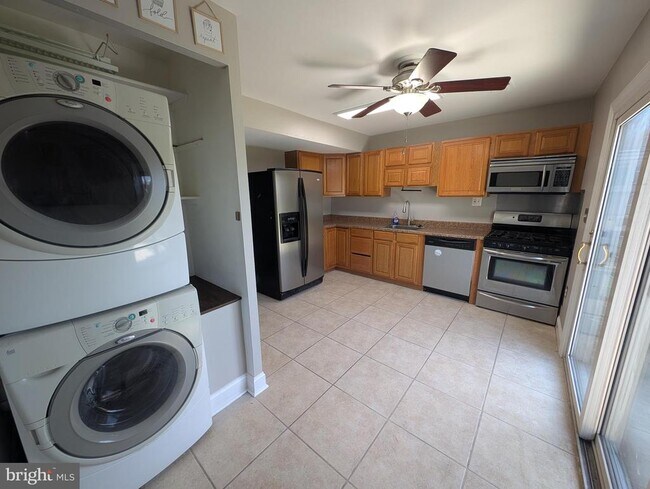 Building Photo - 8435 Norwood Dr