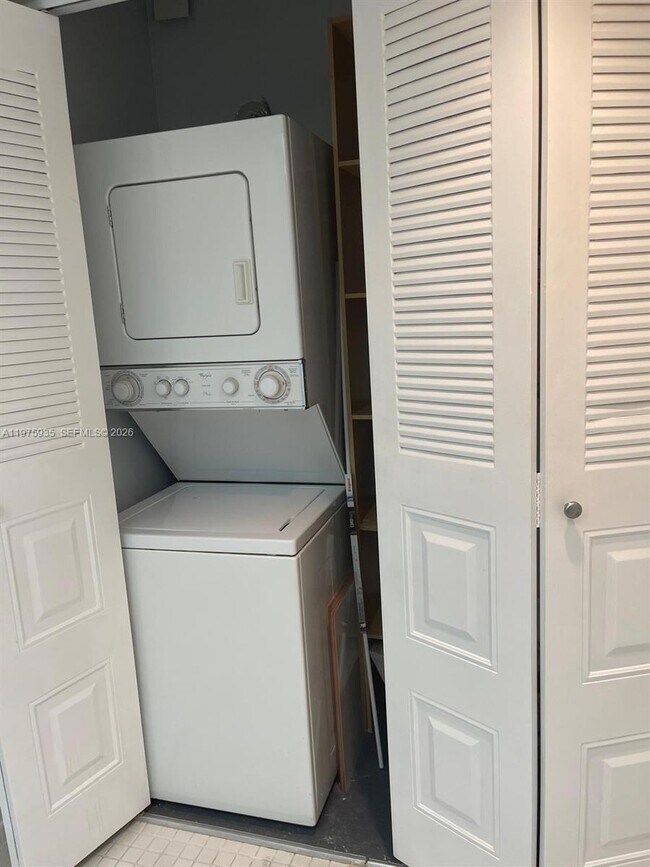 Building Photo - 1110 SW 125th Ave