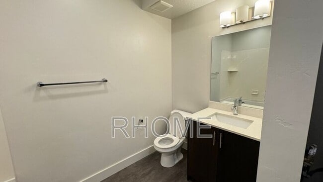 Building Photo - 965 S 200 W