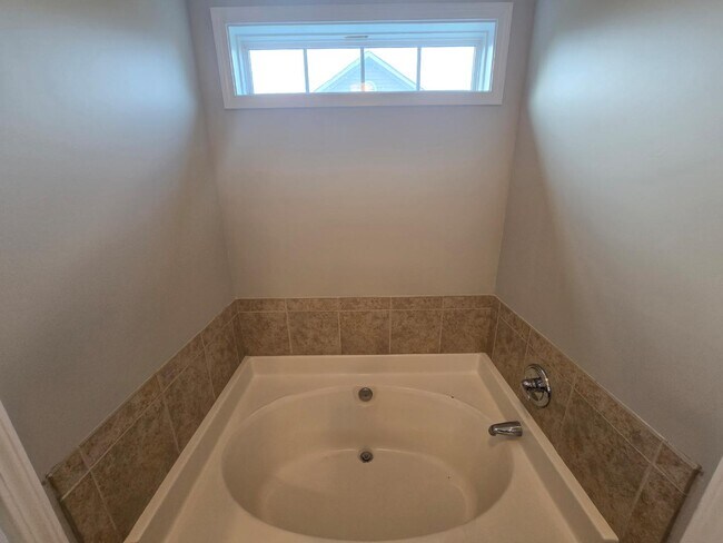 Building Photo - 150 Bear Creek Dr