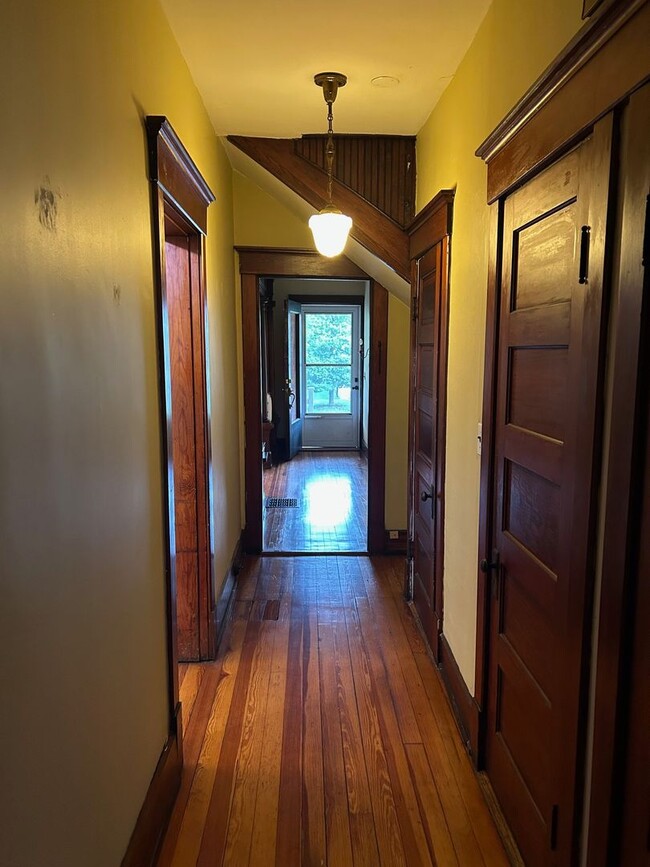 Building Photo - 2027 Murray Ave