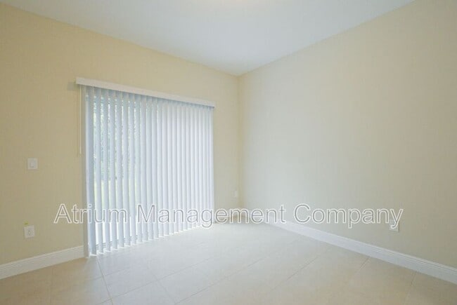 Building Photo - 517 Blackbird Ln