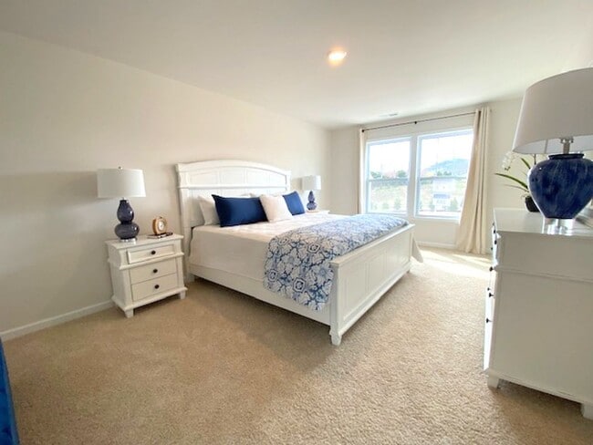 Building Photo - Newer Construction Townhome in Hendersonville