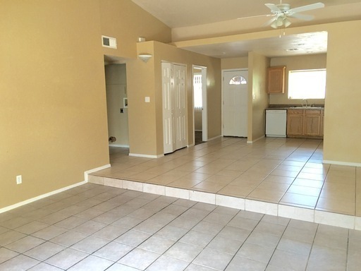 Building Photo - 2 bed 2 bath Town-homes in Central Phoenix...