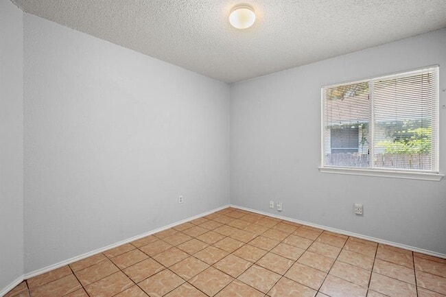 Building Photo - 8133 Tockington Way