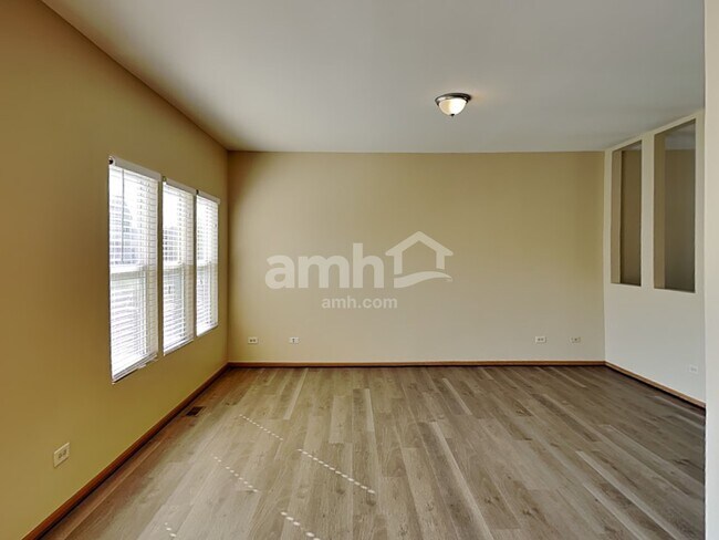 Building Photo - 1612 Lake Pointe Dr