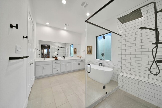 Building Photo - 1015 Oak Briar Ln