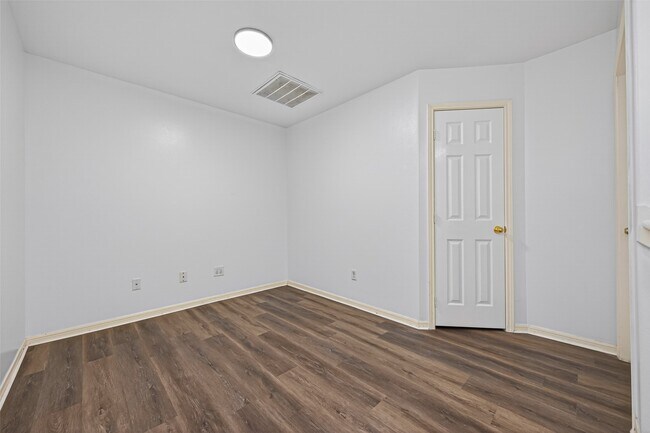 Building Photo - 10039 Morocco Rd