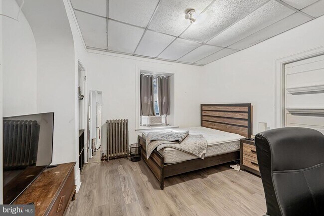 Building Photo - 4011 Pine St