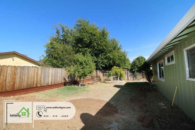 Building Photo - 2452 Capella St