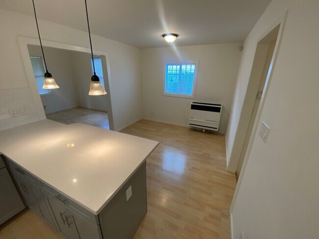 Building Photo - Charming Oakland Home in Desirable Neighborhood