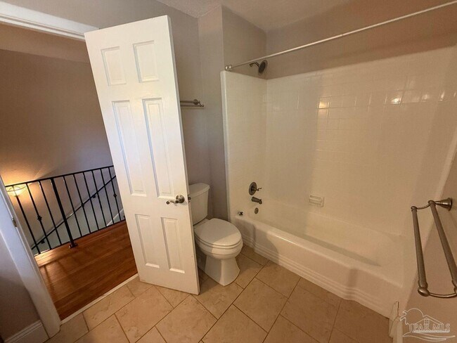Building Photo - 905 Poinciana Dr
