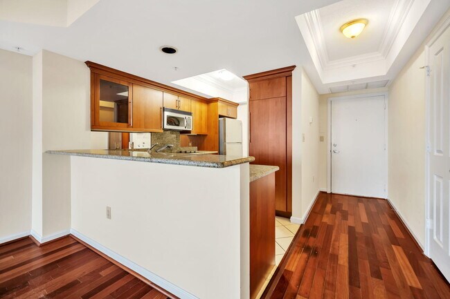 Building Photo - 401 SW 4th Ave