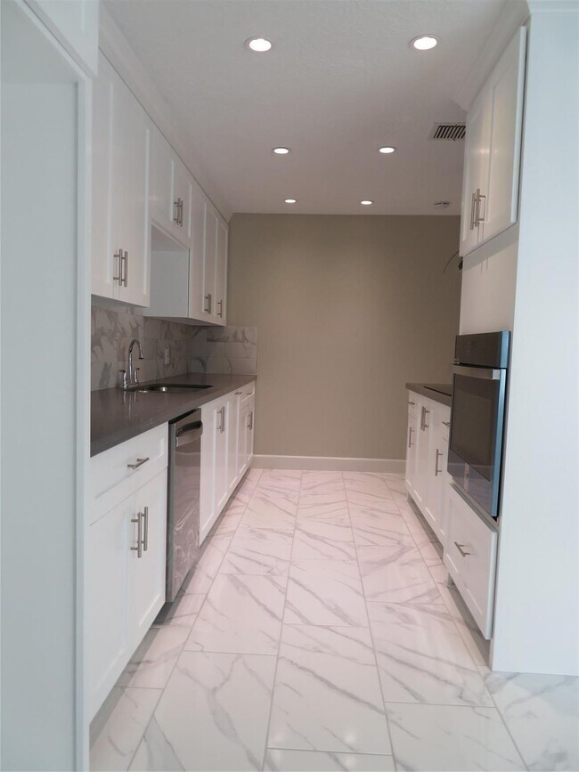 Building Photo - 11619 Bowlan Ln