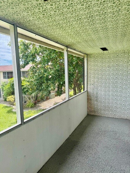 Building Photo - 204 Canterbury I