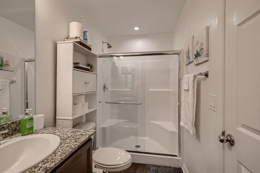 Building Photo - 4642 Ingleton Cir