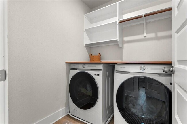 Building Photo - 7210 Travertine Spring Dr